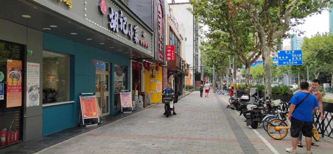 浦东潍坊路沿街350平米餐饮旺铺转让（证齐、天然